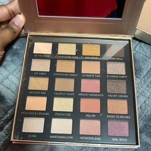 Iconic London Day to Slay Eyeshadow Palette